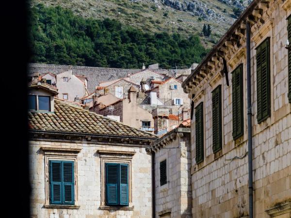 Rooms Tezoro : photo 9 de la chambre chambre double ou lits jumeaux - vue sur ville