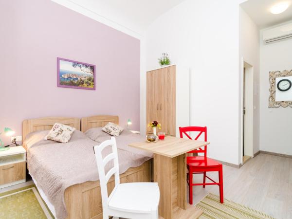 Rooms Tezoro : photo 5 de la chambre chambre triple - vue sur ville