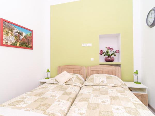 Rooms Tezoro : photo 5 de la chambre chambre double ou lits jumeaux - vue sur ville