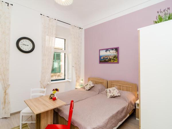 Rooms Tezoro : photo 2 de la chambre chambre triple - vue sur ville