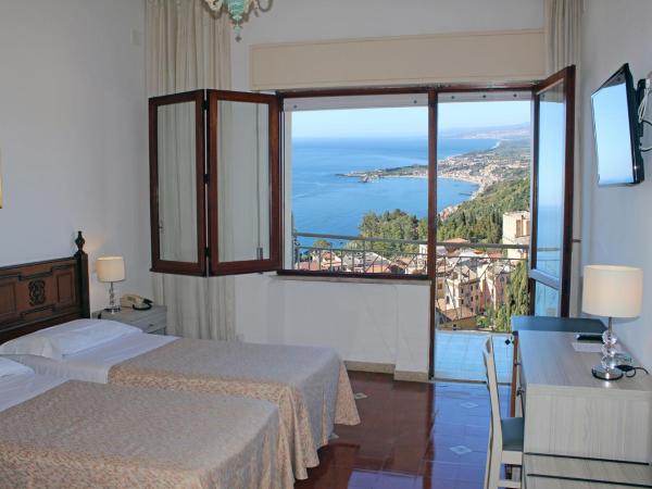 Hotel Mediterranée : photo 9 de la chambre chambre double ou lits jumeaux avec balcon - vue sur mer