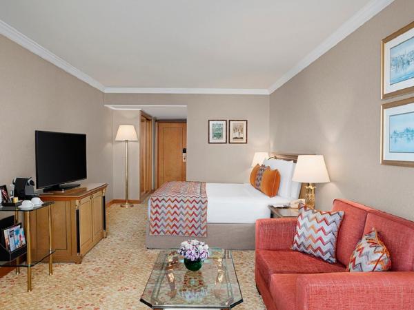 InterContinental Istanbul, an IHG Hotel : photo 2 de la chambre chambre premium avec lit king-size et vue sur la mer