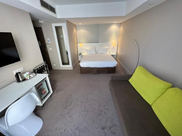 Holiday Inn Paris-Auteuil, an IHG Hotel : photo 9 de la chambre chambre double avec canapé-lit