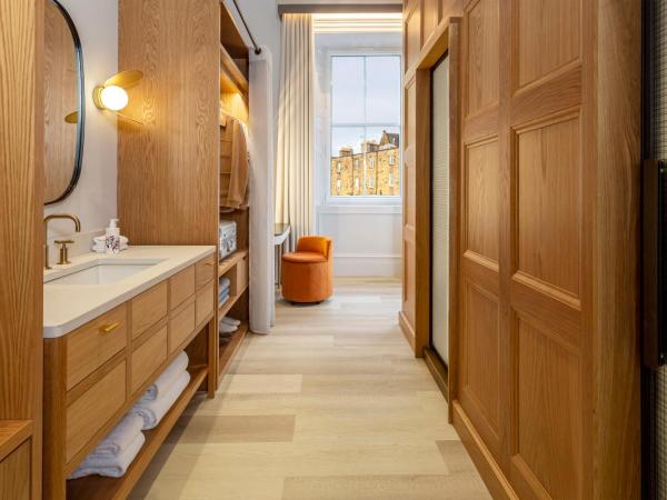 Virgin Hotels Edinburgh : photo 2 de la chambre grande chambre lit king-size