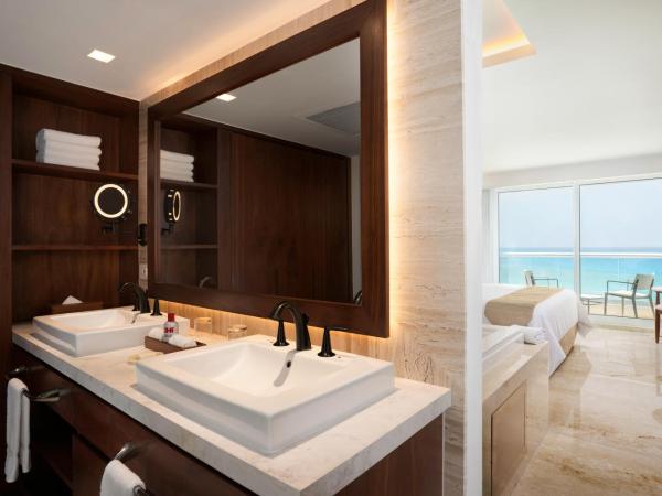 Sun Palace - All Inclusive Adults Only : photo 2 de la chambre superior deluxe ocean view - king size bed
