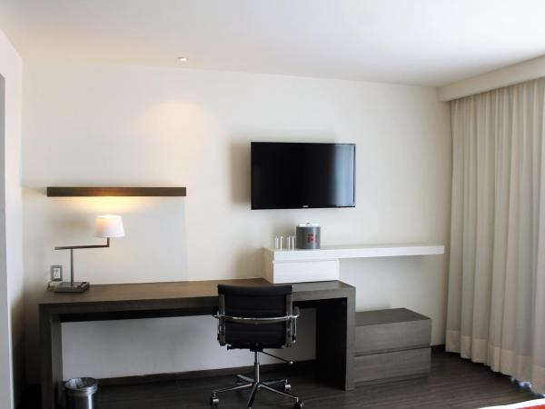 Real Inn Cancún : photo 6 de la chambre hébergement deluxe avec 2 lits - vue sur boulevard