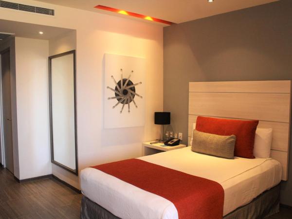 Real Inn Cancún : photo 2 de la chambre hébergement double exécutif - vue sur boulevard