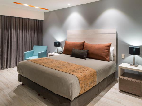 Real Inn Perinorte : photo 6 de la chambre chambre lit king-size de luxe 