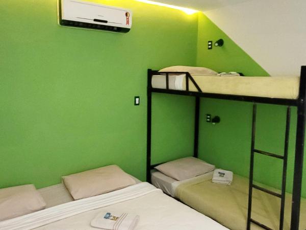 Maraca Hostel : photo 1 de la chambre chambre double ou lits jumeaux avec salle de bains commune