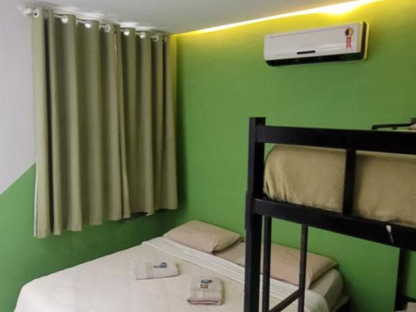 Maraca Hostel : photo 3 de la chambre chambre double ou lits jumeaux avec salle de bains commune