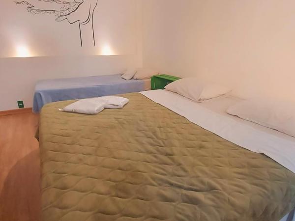 Maraca Hostel : photo 5 de la chambre chambre double ou lits jumeaux avec salle de bains commune