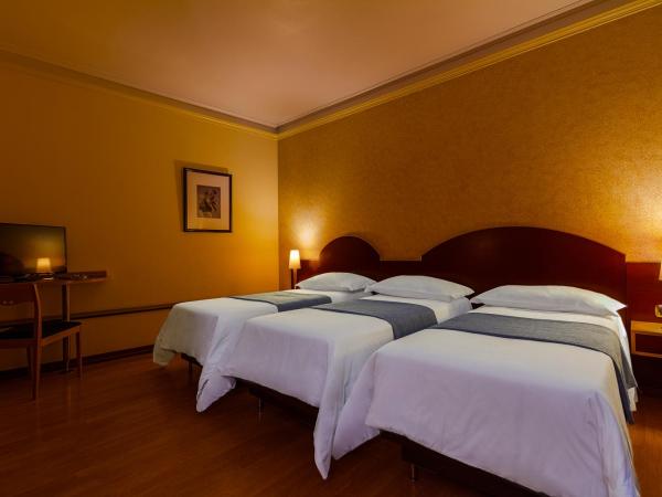 Hotel Internacional Porto : photo 3 de la chambre chambre triple
