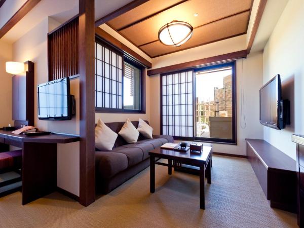 Kadensho, Arashiyama Onsen, Kyoto - Kyoritsu Resort : photo 3 de la chambre chambre lits jumeaux avec baignoire en plein air