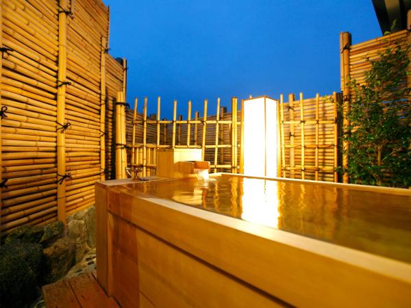 Kadensho, Arashiyama Onsen, Kyoto - Kyoritsu Resort : photo 4 de la chambre chambre avec espace tatami et baignoire extérieure