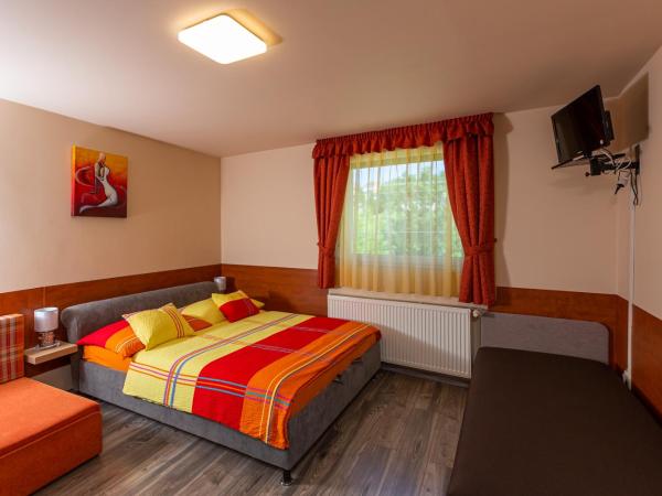 Erika Vendégház : photo 10 de la chambre chambre triple