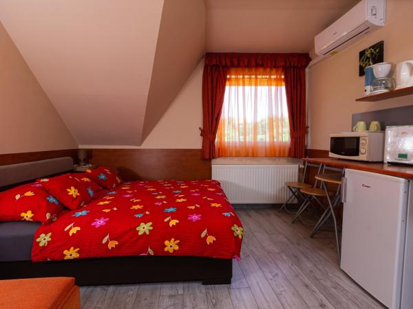 Erika Vendégház : photo 9 de la chambre studio (2 adultes)