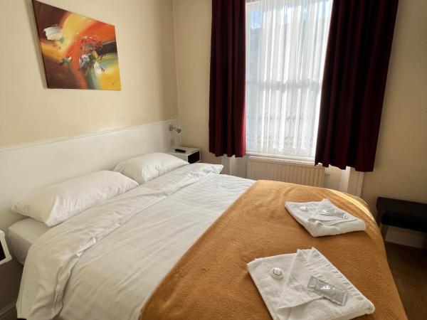 Melbourne House Hotel : photo 1 de la chambre chambre double avec salle de bains privative