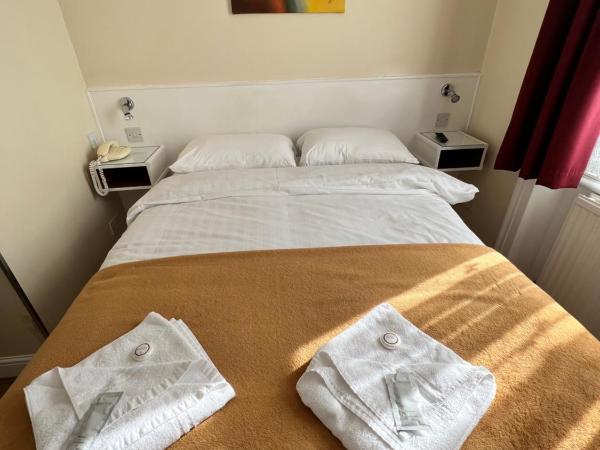 Melbourne House Hotel : photo 2 de la chambre chambre double avec salle de bains privative