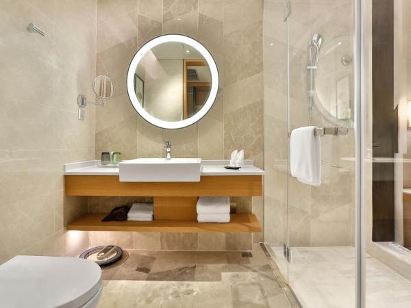 Holiday Inn Chengdu Qinhuang, an IHG Hotel : photo 4 de la chambre chambre lit king-size standard avec accès au salon