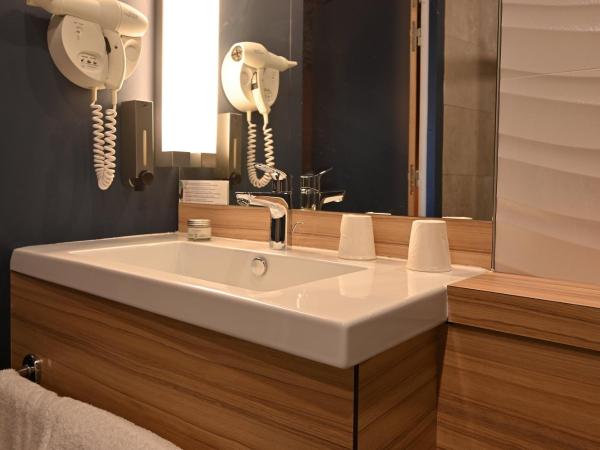 Dali Hôtel Perpignan - Restaurant : photo 2 de la chambre suite junior avec terrasse - pablo picasso