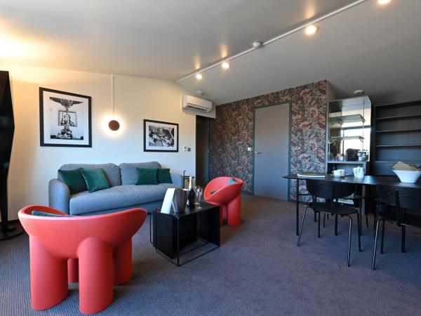 Dali Htel Perpignan - Restaurant : photo 9 de la chambre suite avec terrasse - hyacinthe rigaud