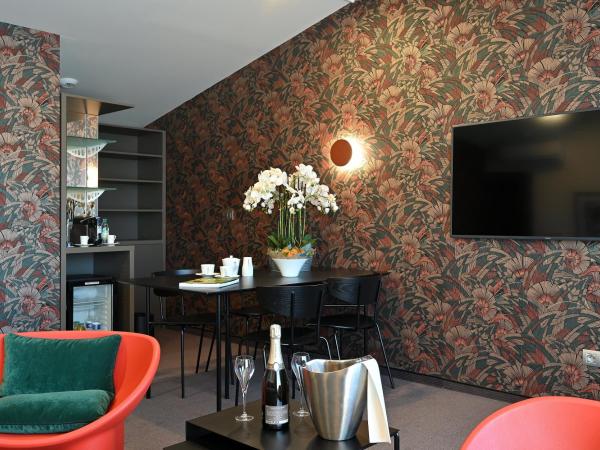 Dali Hôtel Perpignan - Restaurant : photo 9 de la chambre suite avec terrasse - hyacinthe rigaud