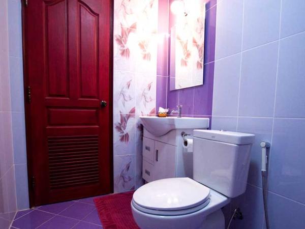 Bluebird Inn Pattaya : photo 7 de la chambre chambre lit king-size standard