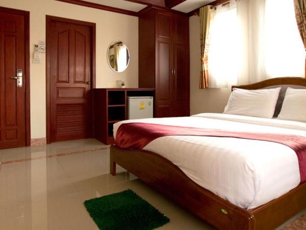 Bluebird Inn Pattaya : photo 1 de la chambre chambre double avec balcon