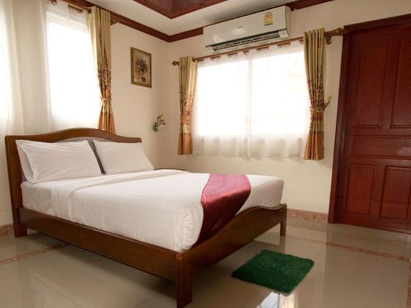 Bluebird Inn Pattaya : photo 2 de la chambre chambre double avec balcon
