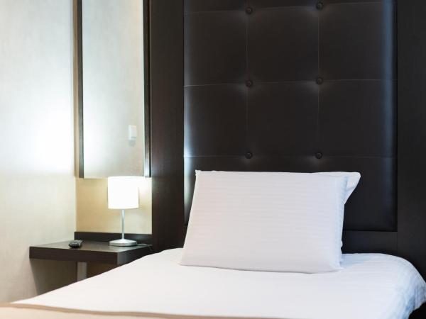 Hotel Chambord : photo 3 de la chambre petite chambre simple