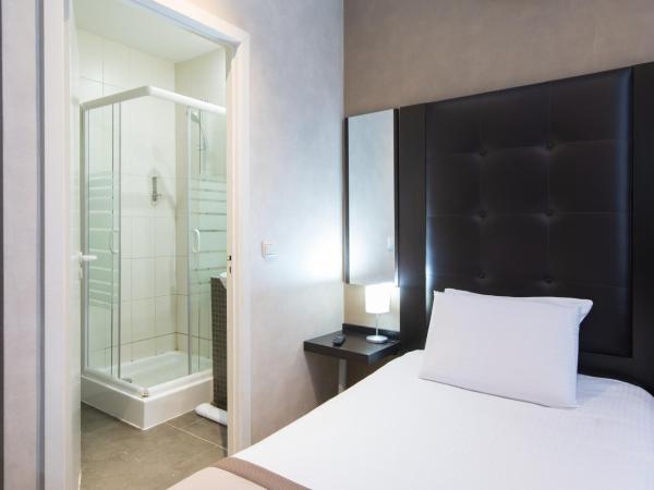 Hotel Chambord : photo 5 de la chambre petite chambre simple