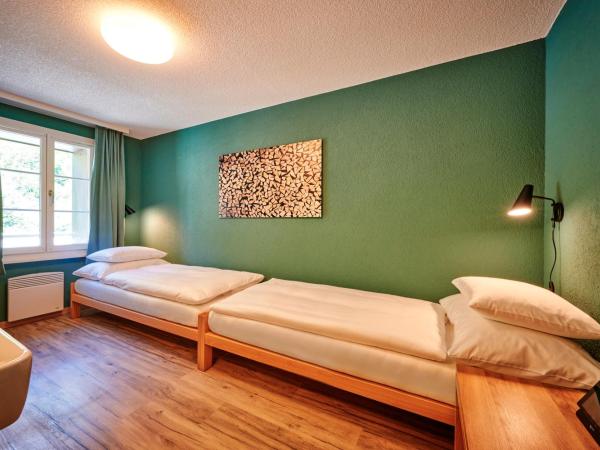 5th Floor Basic Rooms - shared bathrooms : photo 3 de la chambre (5e Étage) chambre lits jumeaux avec salle de bains commune