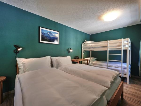 5th Floor Basic Rooms - shared bathrooms : photo 3 de la chambre (5e Étage) chambre quadruple avec salle de bains commune