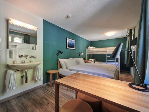 5th Floor Basic Rooms - shared bathrooms : photo 2 de la chambre (5e Étage) chambre quadruple avec salle de bains commune