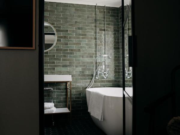 Lillan Hotel & Kök : photo 2 de la chambre chambre double deluxe avec baignoire