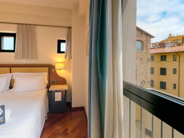 B&B Hotel Firenze Pitti Palace al Ponte Vecchio : photo 2 de la chambre chambre double – vue sur ville