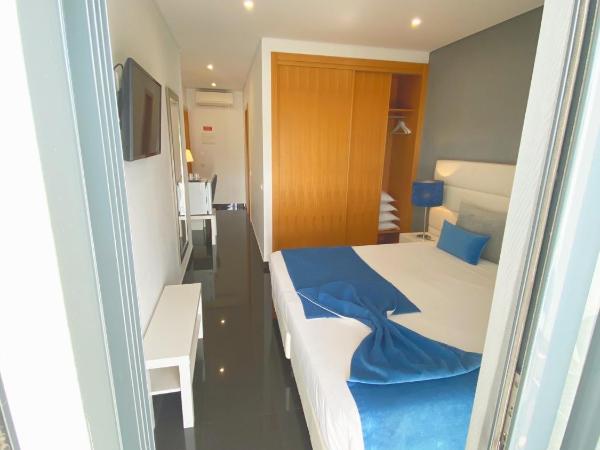 Sunfield Guest House - Only Adults : photo 4 de la chambre chambre double ou lits jumeaux supérieure avec terrasse