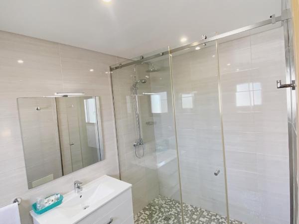 Sunfield Guest House - Only Adults : photo 2 de la chambre chambre double ou lits jumeaux supérieure avec terrasse