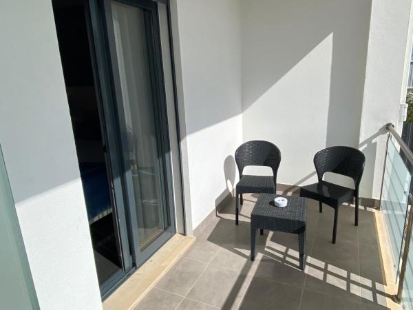 Sunfield Guest House - Only Adults : photo 5 de la chambre chambre double ou lits jumeaux supérieure avec terrasse