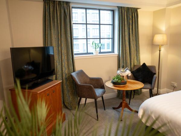 Glasgow Argyle Hotel, BW Signature Collection : photo 3 de la chambre family room with one double bed and one single beds