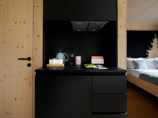 numa l Wood Rooms & Apartments : photo 4 de la chambre medium studio with kitchenette