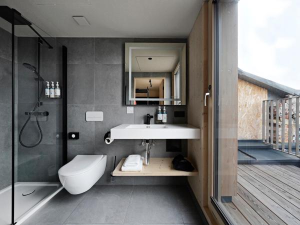 numa l Wood Rooms & Apartments : photo 6 de la chambre large room with terrace