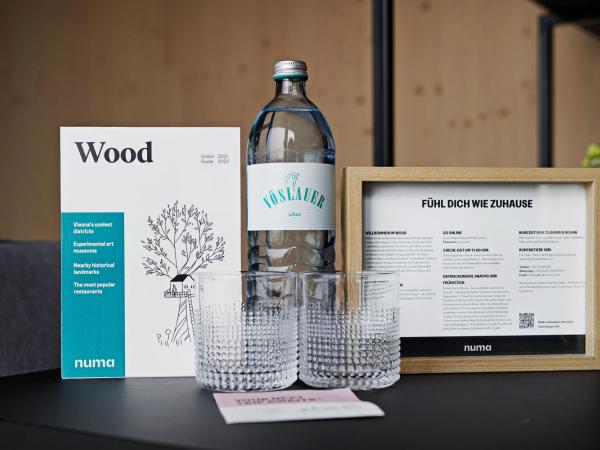 numa l Wood Rooms & Apartments : photo 7 de la chambre large studio with kitchenette and terrace - accessible