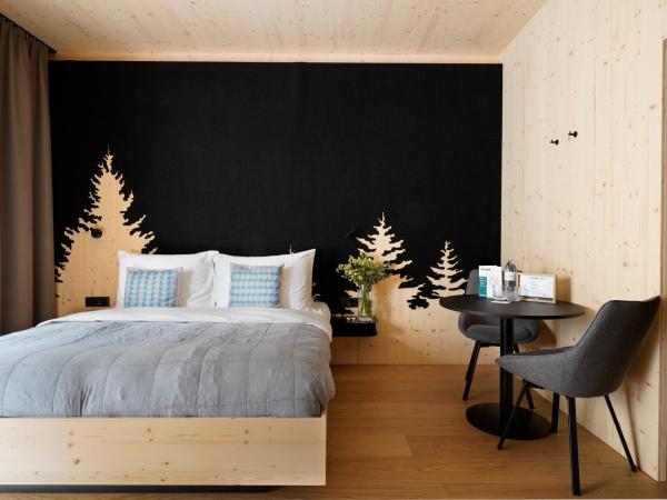 numa l Wood Rooms & Apartments : photo 1 de la chambre large studio with kitchenette and terrace - accessible