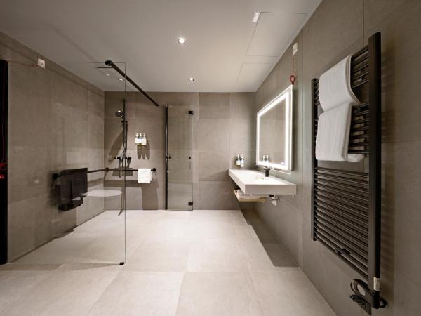 numa l Wood Rooms & Apartments : photo 8 de la chambre large studio with kitchenette and terrace - accessible