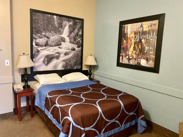 Super 8 by Wyndham Edmonton South : photo 7 de la chambre suite familiale