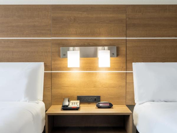 Holiday Inn Express & Suites Dallas East - Fair Park, an IHG Hotel : photo 3 de la chambre chambre standard avec 2 lits queen-size