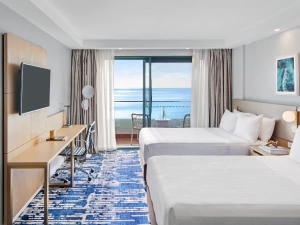 Crowne Plaza Sydney Coogee Beach, an IHG Hotel : photo 1 de la chambre chambre 2 lits doubles avec balcon - côté océan