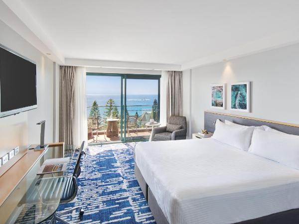 Crowne Plaza Sydney Coogee Beach, an IHG Hotel : photo 2 de la chambre chambre lit king-size avec balcon - côté océan