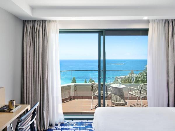 Crowne Plaza Sydney Coogee Beach, an IHG Hotel : photo 2 de la chambre chambre 2 lits doubles avec balcon - côté océan